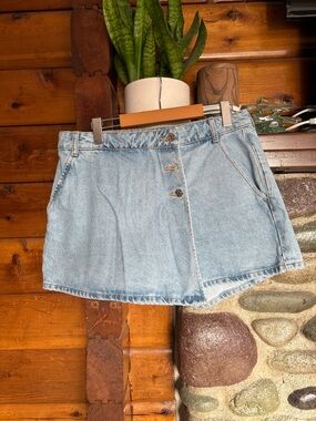 Zara Denim Skort - Skirt Shorts -  Light Wash - Women’s size L